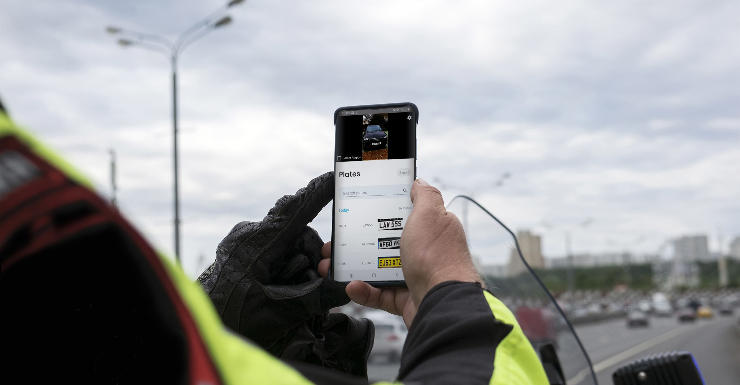 Traffic police officer using android VaxAPLR ALPR OCR solutions